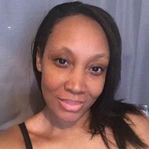 Meet your Posher, Ezella